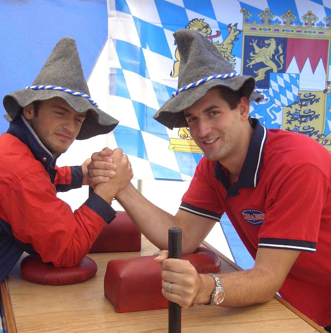 Weihnachtsdekoration mieten & vermieten - Oktoberfest in Düsseldorf