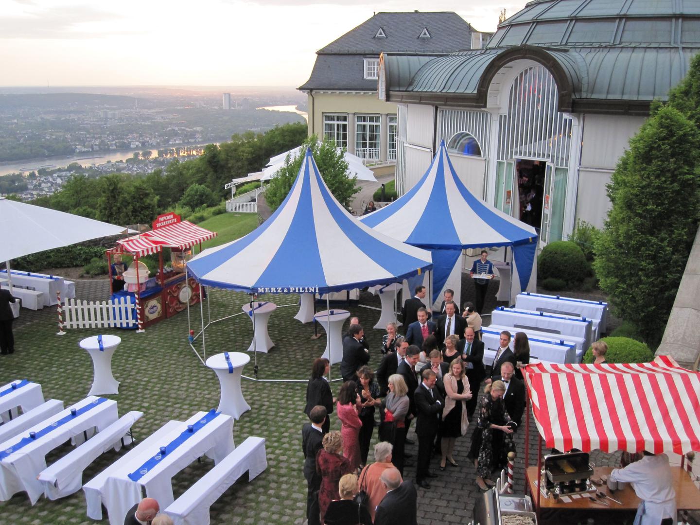 Karussell mieten & vermieten - Dekoration Circus-Variete-Jahrmarkt-Kirmes in Düsseldorf