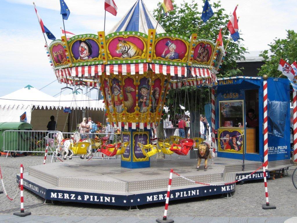 Karussell mieten & vermieten - KARUSSELL in Düsseldorf
