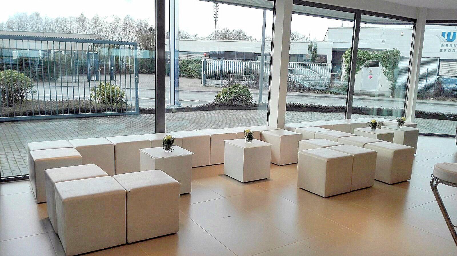 Loungemöbel mieten & vermieten - Sitzwürfel mieten – Weißer Loungecube (45×45 cm) aus Kunstleder in Wuppertal