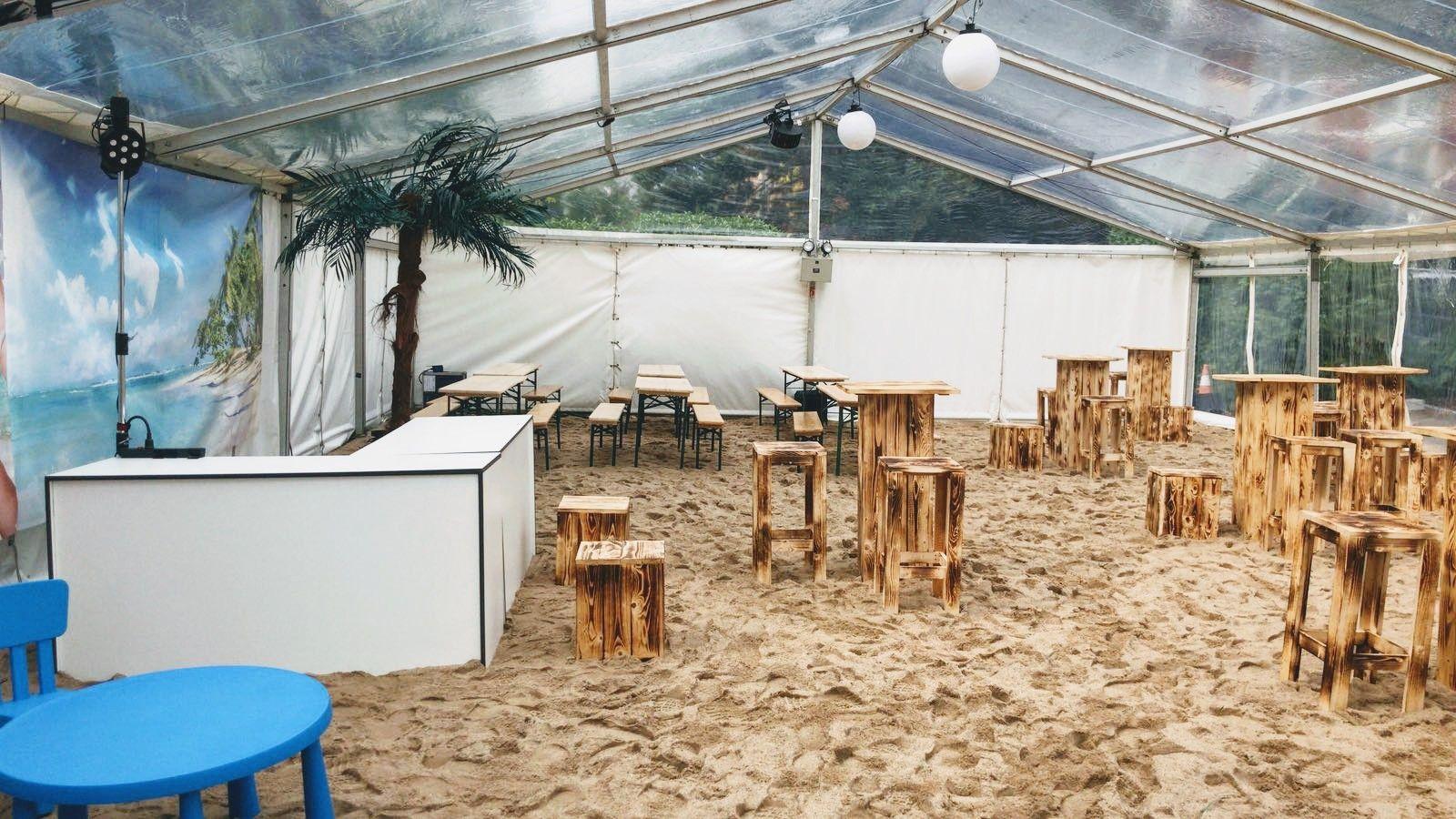 Loungemöbel mieten & vermieten - Rustikaler Stehtisch mieten – Holzbohlen-Tisch für Vintage & Outdoor Events in Wuppertal