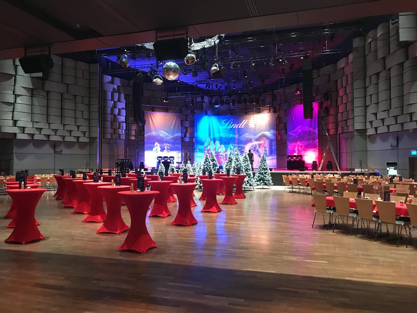 Stehtische mieten & vermieten - Stehtisch mit Stretch-Husse mieten (Ø 80 cm) – Weiß, Schwarz oder Rot inkl. Reinigung in Wuppertal