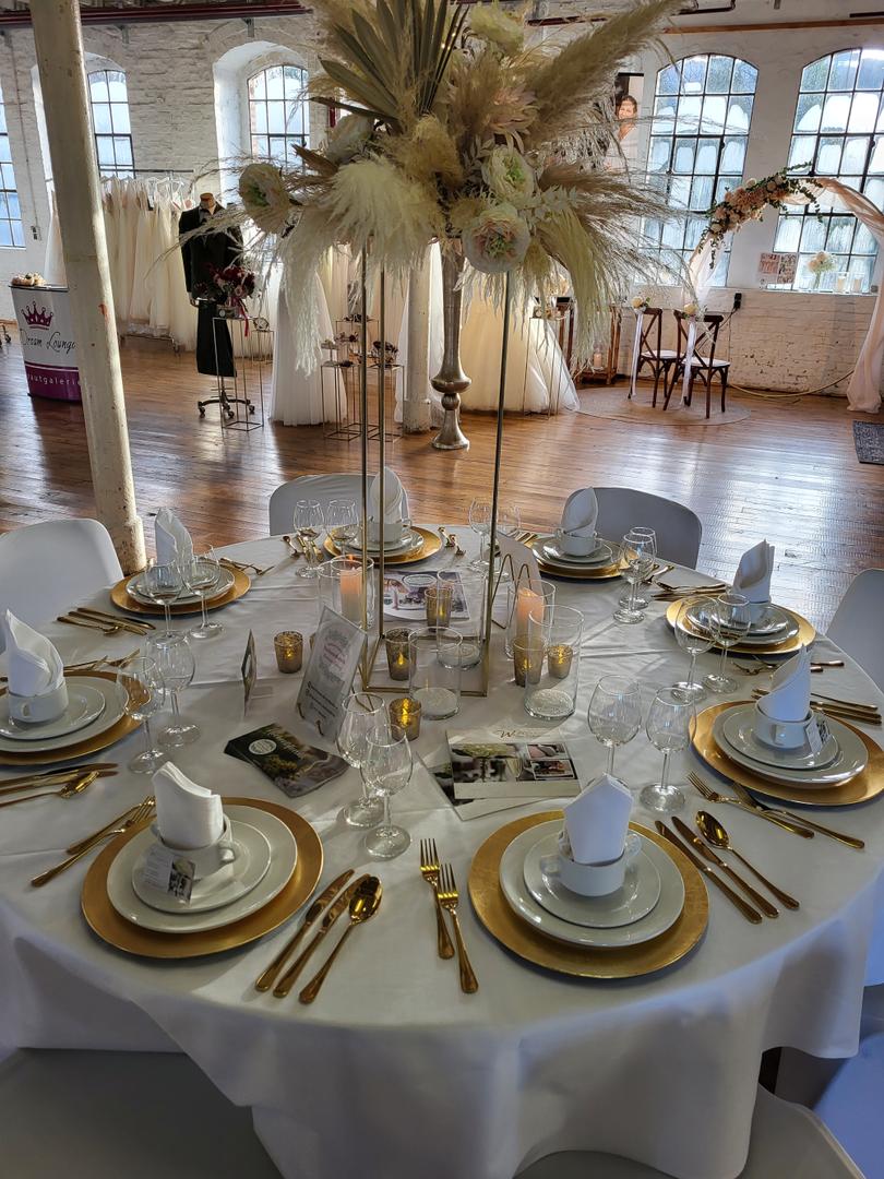 Teller & Tassen mieten & vermieten - Platzteller mieten – Gold & Silber – Dekorativer Unterteller (Kunststoff) in Wuppertal