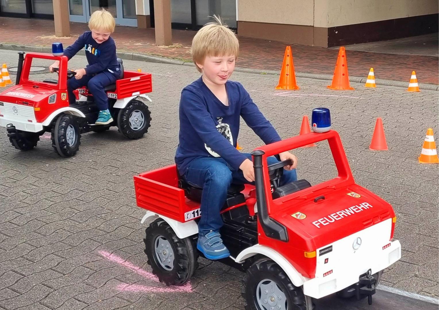 Funcars mieten & vermieten - Feuerwehr-Tret-Unimog-Parcours mieten in Bramsche