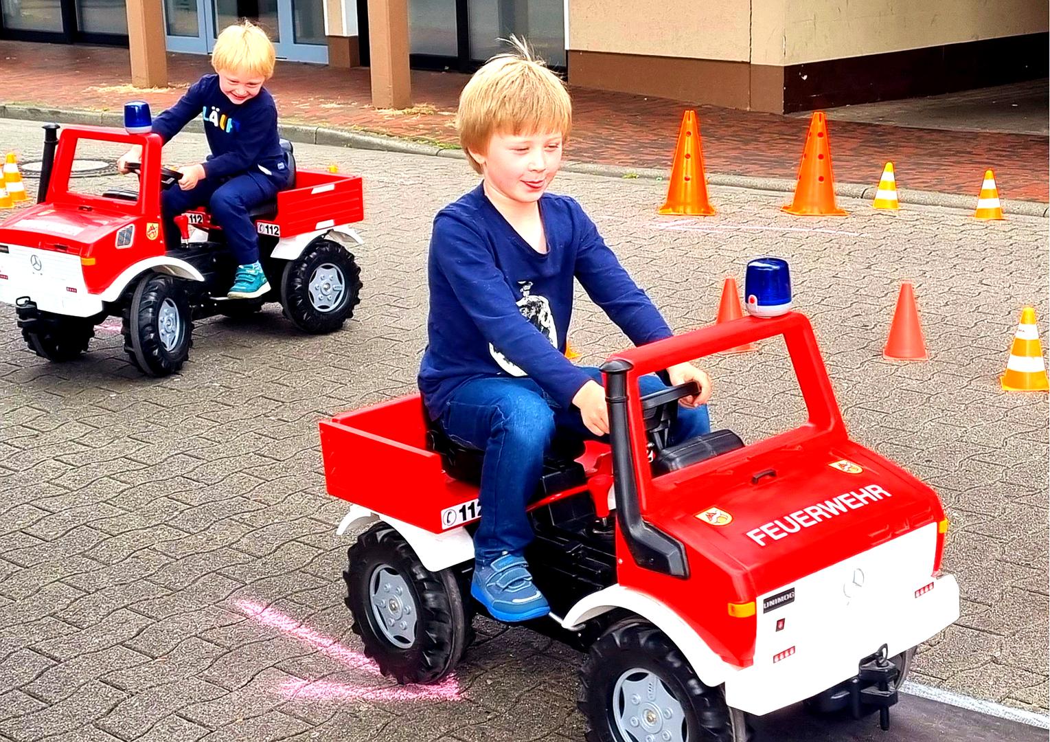 Funcars mieten & vermieten - Feuerwehr-Tret-Unimog-Parcours mieten in Bramsche