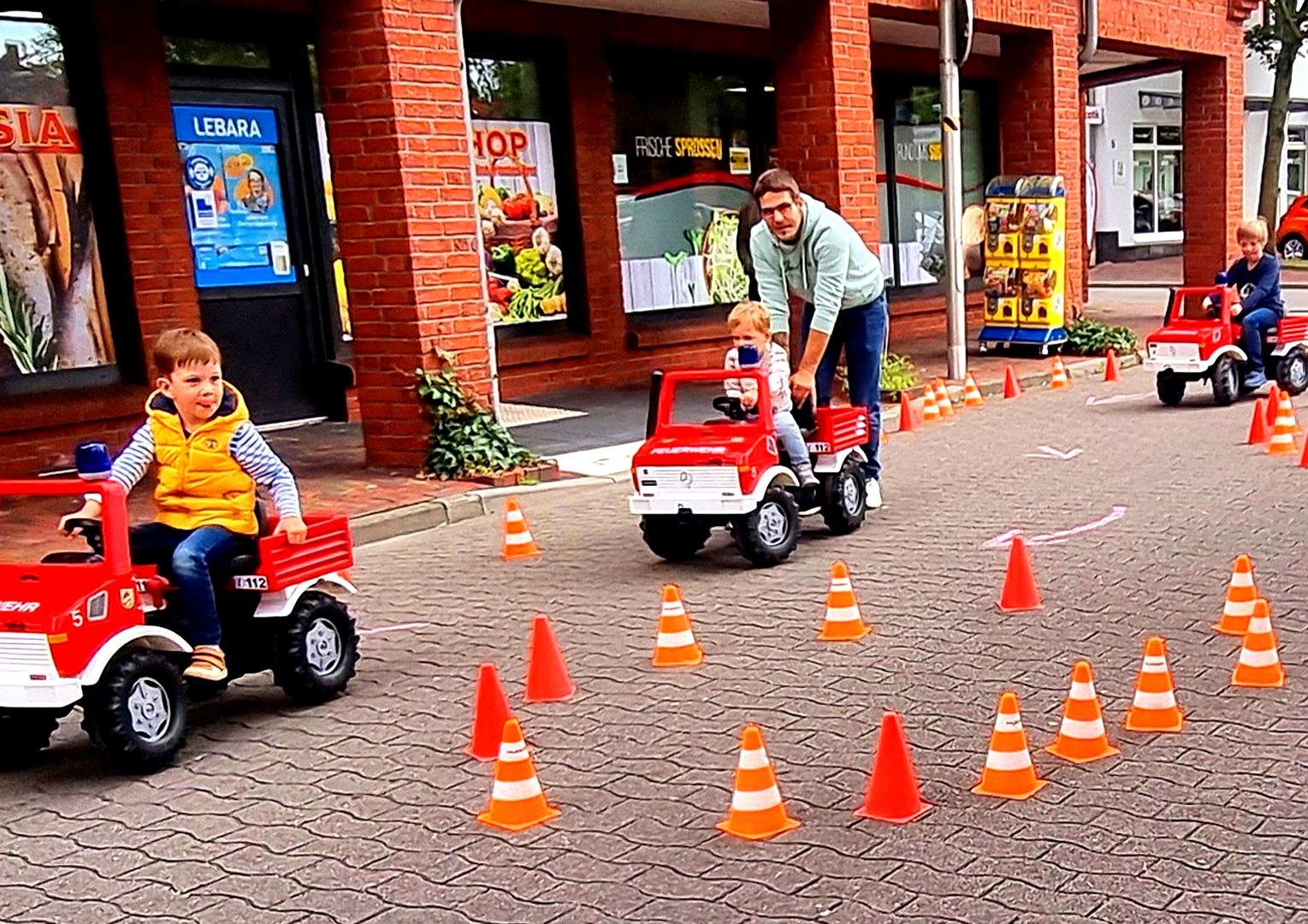 Funcars mieten & vermieten - Feuerwehr-Tret-Unimog-Parcours mieten in Bramsche
