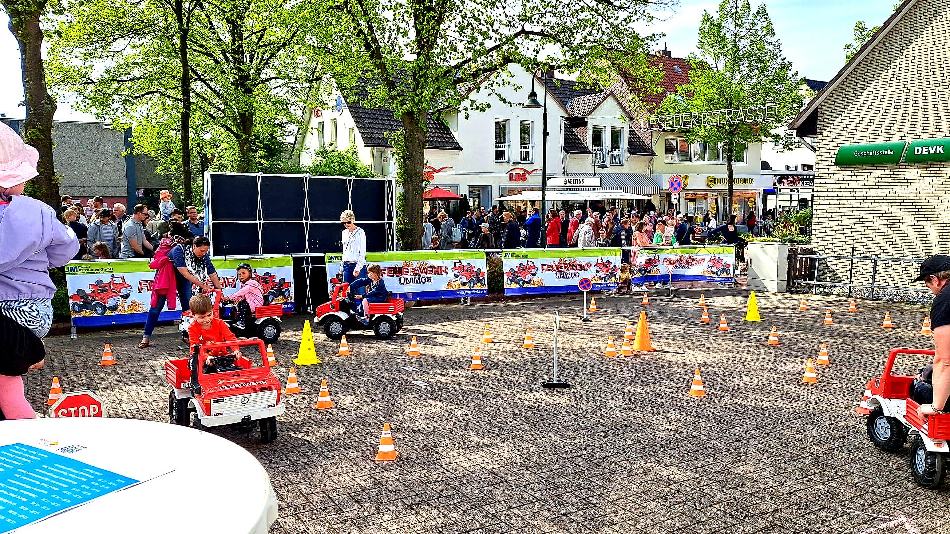 Funcars mieten & vermieten - Feuerwehr-Tret-Unimog-Parcours mieten in Bramsche