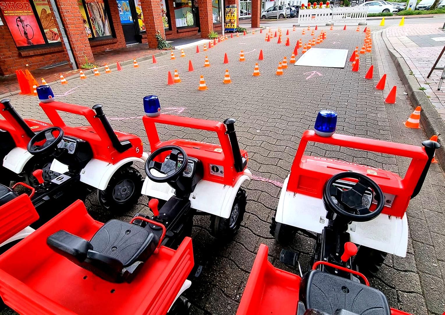Funcars mieten & vermieten - Feuerwehr-Tret-Unimog-Parcours mieten in Bramsche