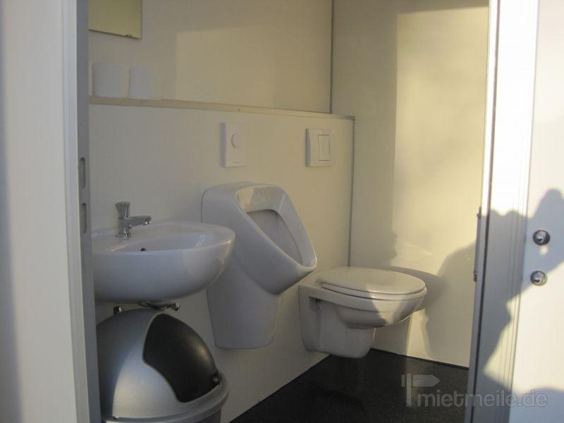 Toilettenwagen mieten & vermieten - Toilettenwagen Duschwagen Baustellentoilette in Holdorf