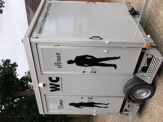 Toilettenwagen mieten & vermieten - Toilettenwagen Duschwagen Baustellentoilette in Holdorf