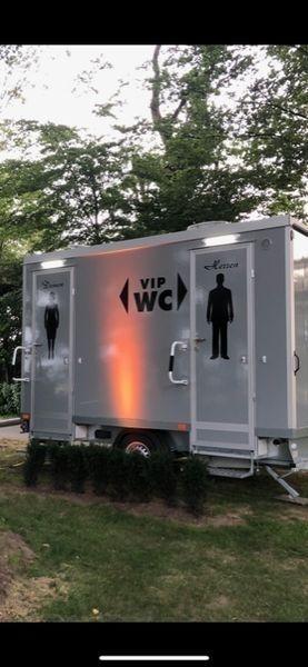 Toilettenwagen mieten & vermieten - Toilettenwagen Duschwagen Baustellentoilette in Holdorf