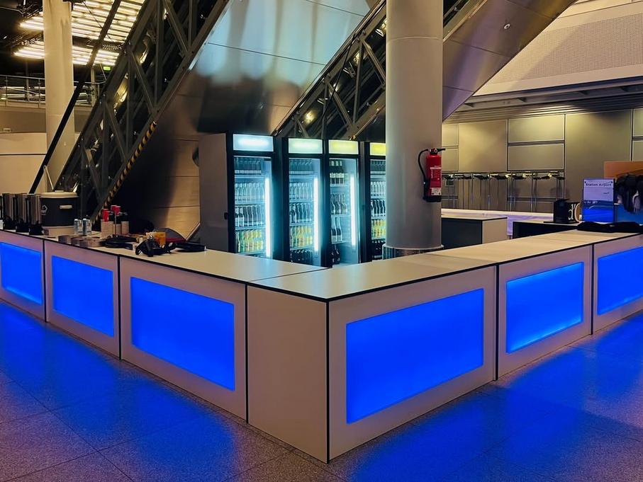 Kühlschrank mieten & vermieten - Glastür-Kühlschrank mieten (350 L) – XXL Flaschenkühlschrank mit Beleuchtung & Schloss in Wuppertal