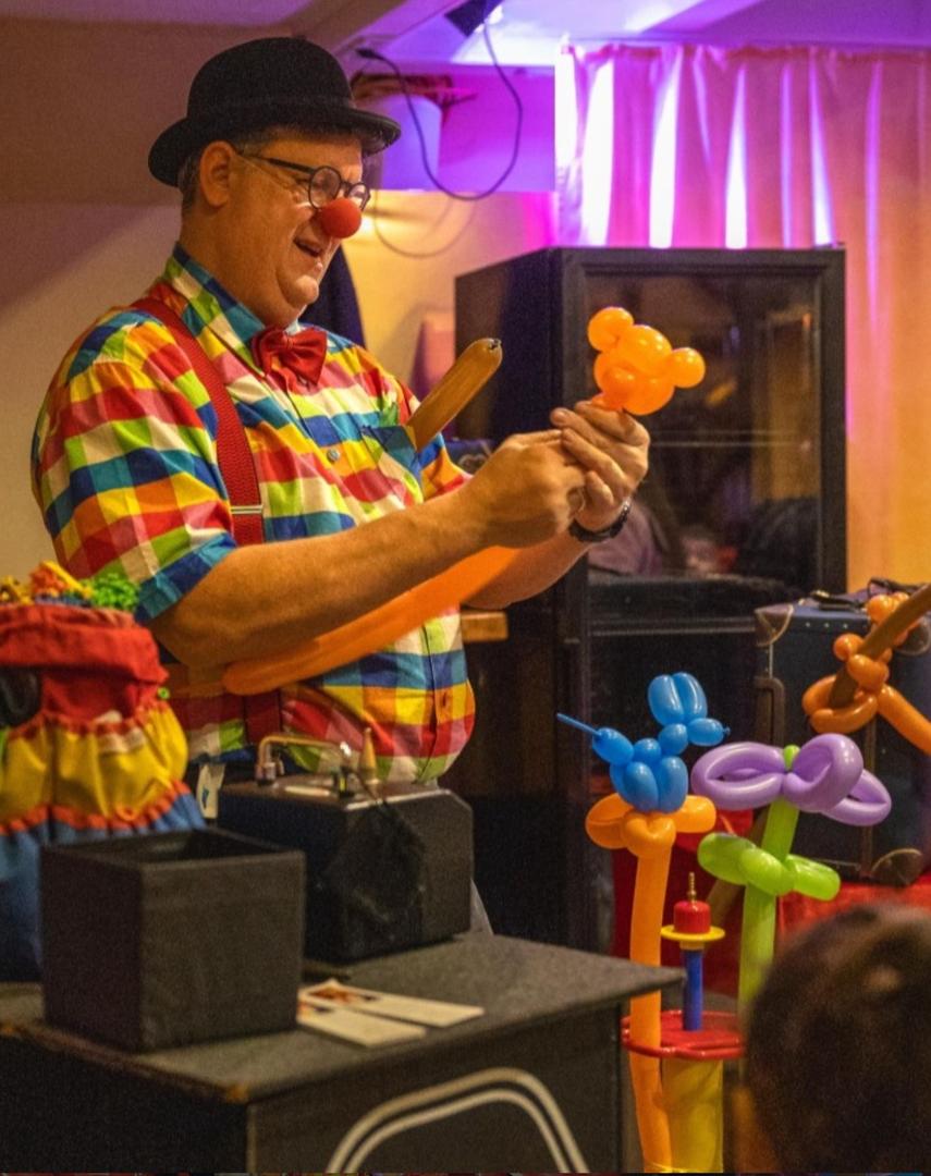 Clown mieten & vermieten - Clown Benji - Lachen, Zauber und Ballons in Eisenberg