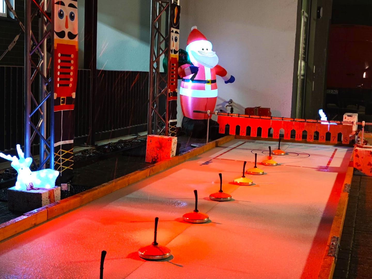 Curlingbahn mieten & vermieten - Eisstockschießen  -  XXL-Fun-Curling 8x2m  -  Eistockbahn 12x2m ***Teambuilding – Wettbewerb – Teamevent*** in Dresden
