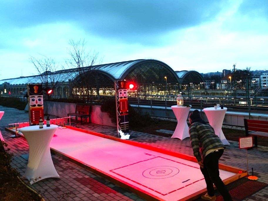 Curlingbahn mieten & vermieten - Eisstockschießen  -  XXL-Fun-Curling 8x2m  -  Eistockbahn 12x2m ***Teambuilding – Wettbewerb – Teamevent*** in Dresden