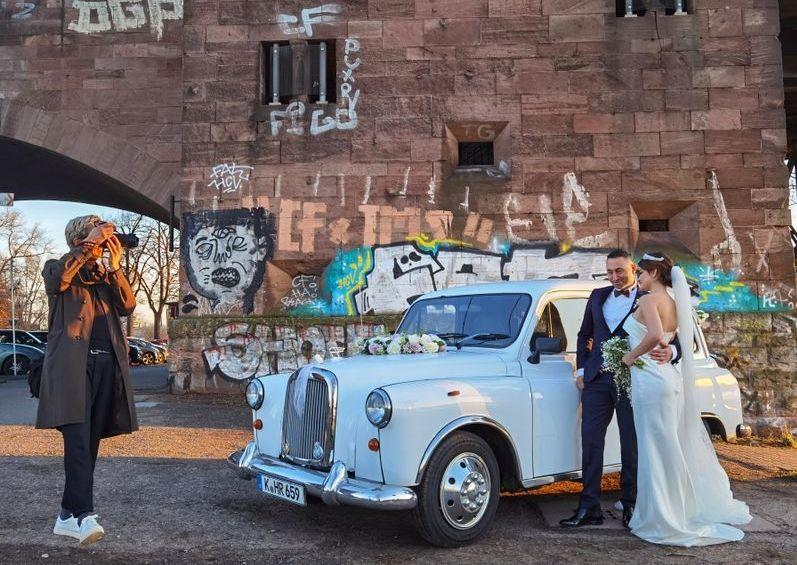 Hochzeitsauto mieten & vermieten - LondonTaxi/Wedding Kutsche in weiss zur Hochzeit-Fotoshooting-Hochzeitsauto-London Taxi in Köln