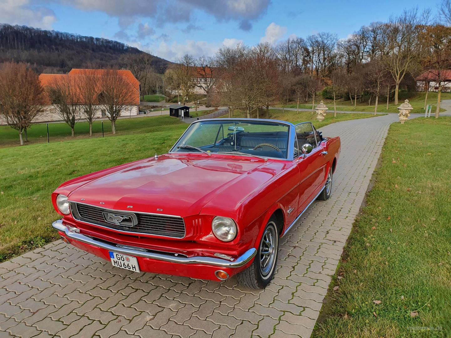 Oldtimer mieten & vermieten - Ford Mustang Cabrio zu vermieten, Hochzeit, Selbstfahrer oder mit Chauffeur. in Göttingen