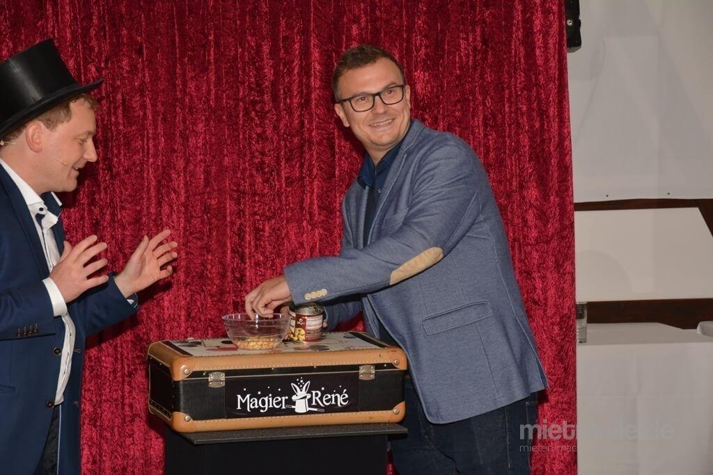 Magier & Zauberer mieten & vermieten - Magier Rene - Ihr Zauberer für beste Unterhaltung auf Ihrer Feier in Elsterwerda