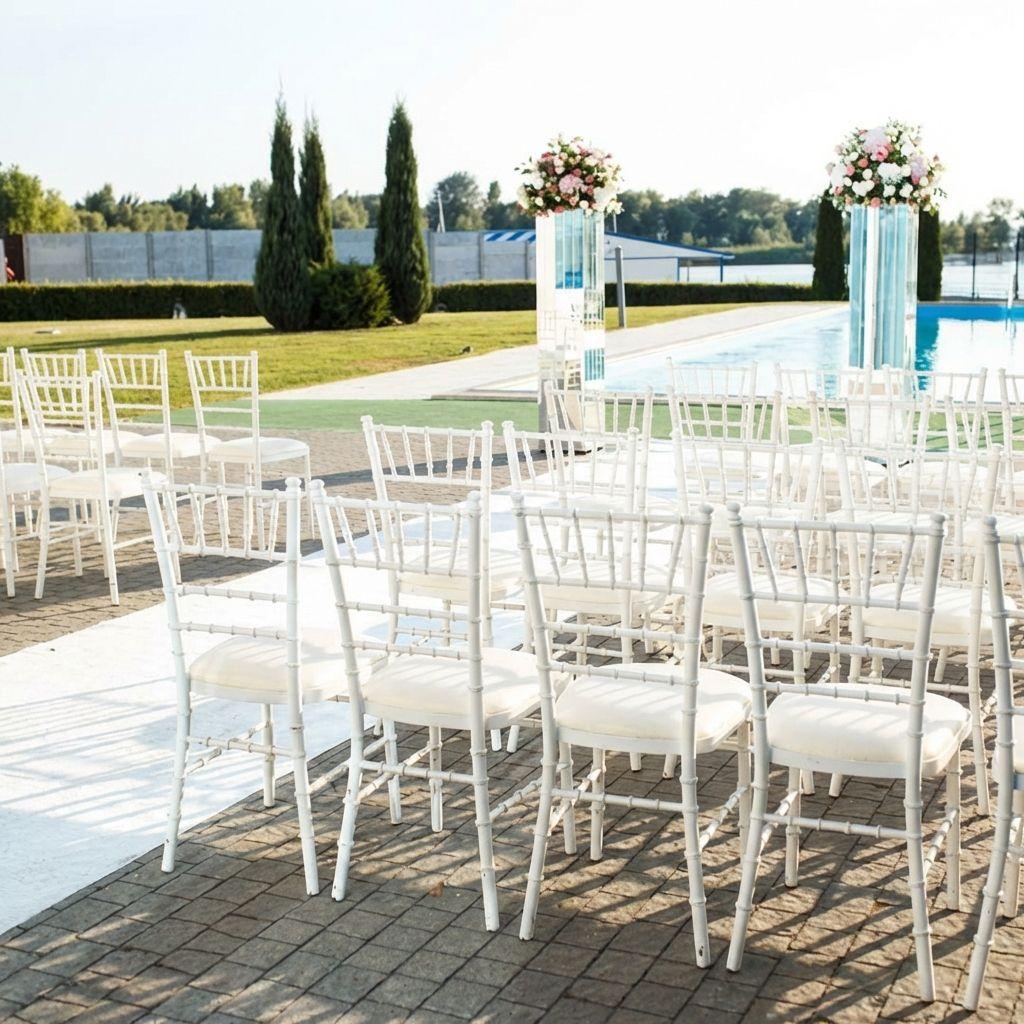 Stühle mieten & vermieten - Exklusiver Chiavary Stuhl mieten – Weißer Tiffany Bankettstuhl inkl. Kissen in Wuppertal