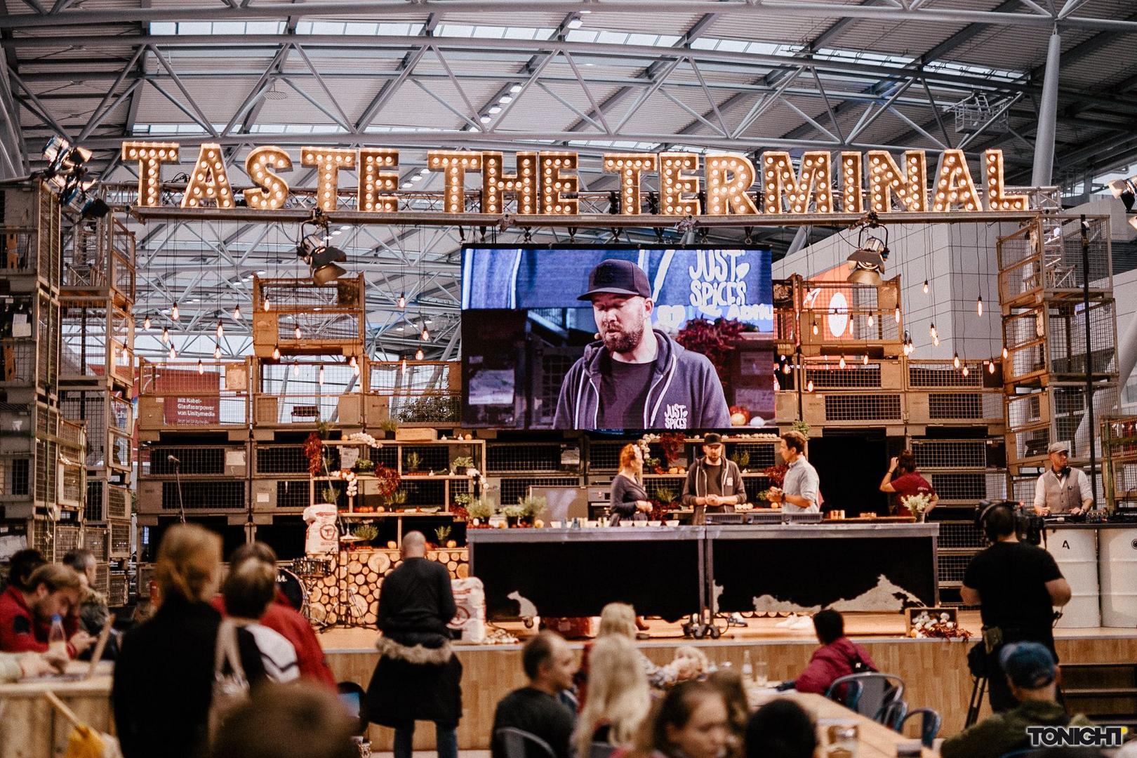 Leuchten & Lampen mieten & vermieten - Vintage Leuchtbuchstaben & Zahlen mieten – 70 cm & XXL (150 cm) – Das Highlight in Wuppertal