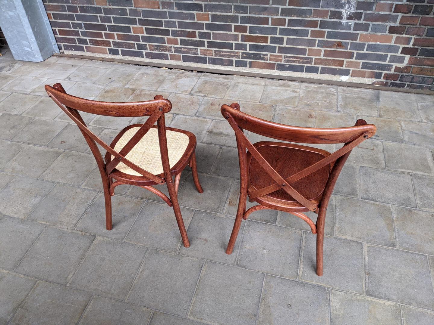 Stühle mieten & vermieten - Exklusiver Crossback Stuhl mieten – Rustikaler Holzstuhl für Vintage-Hochzeiten & Events in Wuppertal