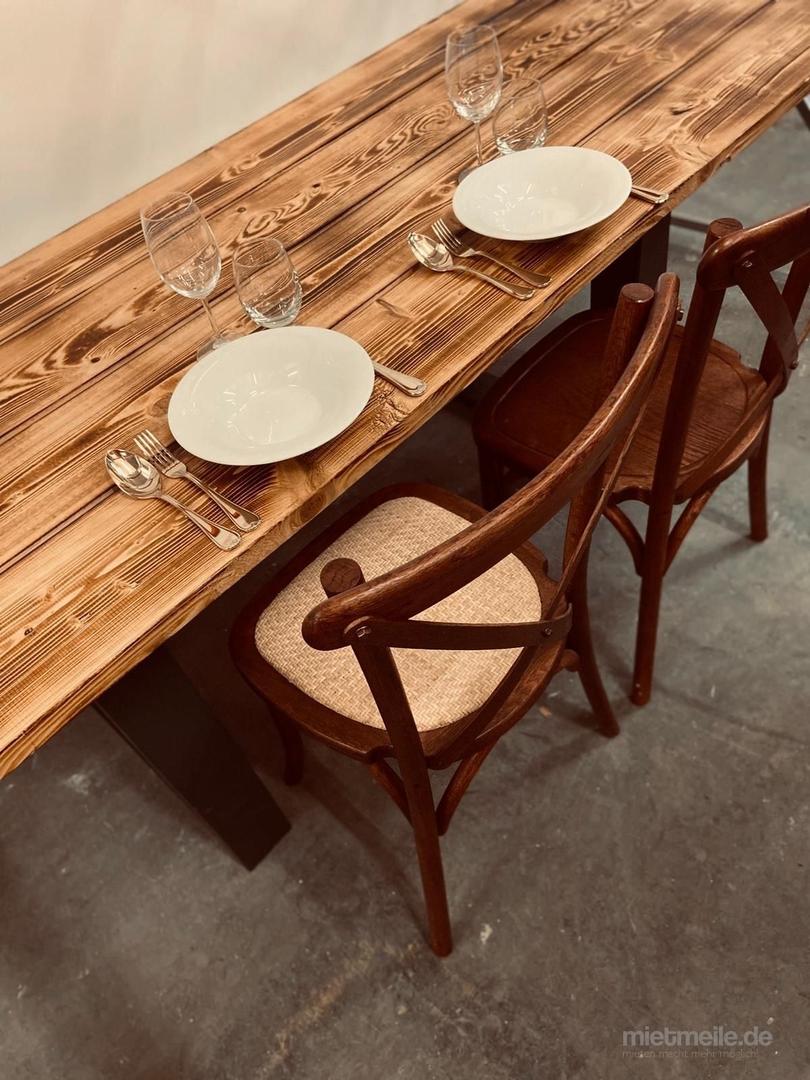 Stühle mieten & vermieten - Exklusiver Crossback Stuhl mieten – Rustikaler Holzstuhl für Vintage-Hochzeiten & Events in Wuppertal