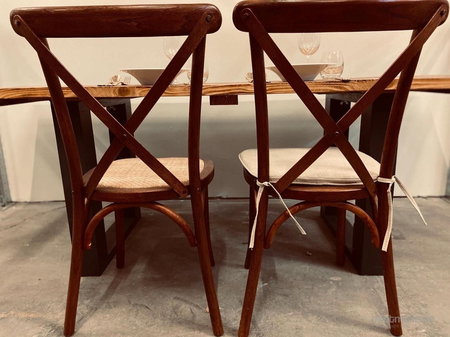 Stühle mieten & vermieten - Exklusiver Crossback Stuhl mieten – Rustikaler Holzstuhl für Vintage-Hochzeiten & Events in Wuppertal