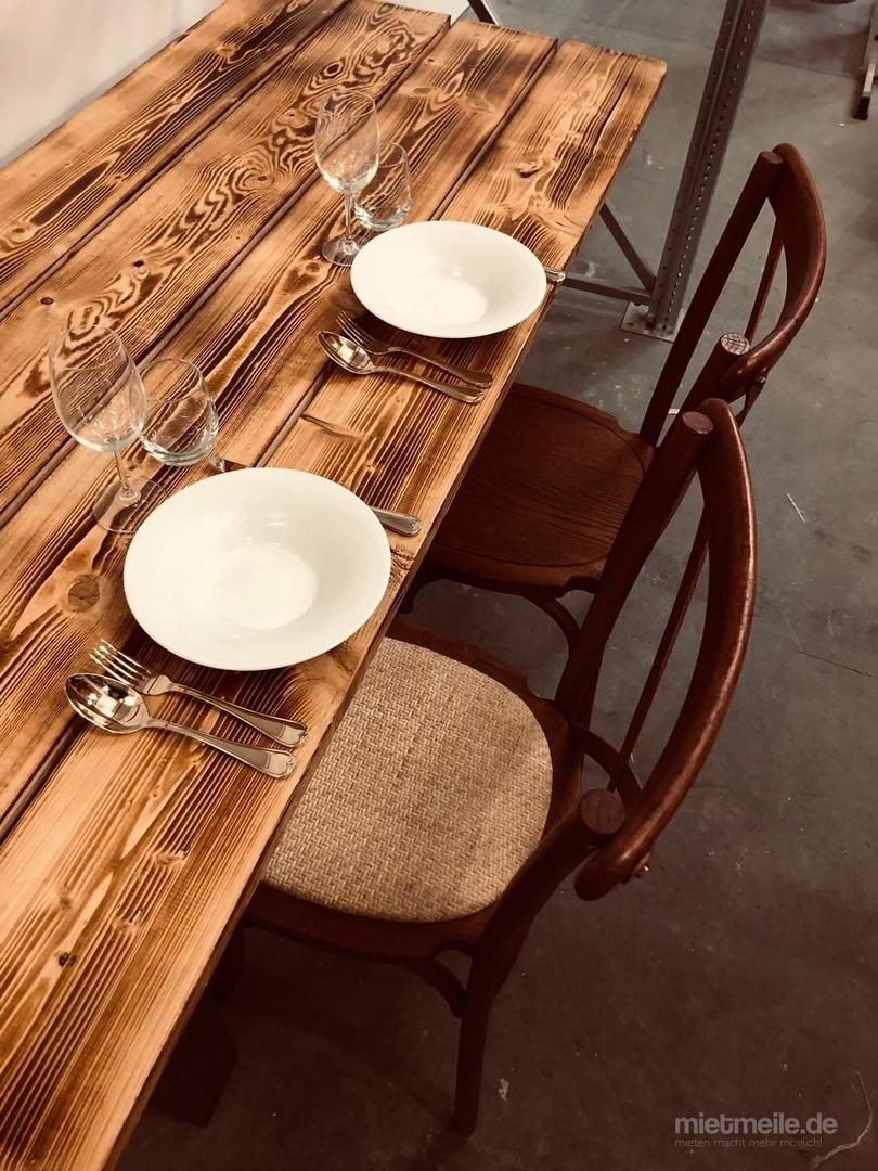 Stühle mieten & vermieten - Exklusiver Crossback Stuhl mieten – Rustikaler Holzstuhl für Vintage-Hochzeiten & Events in Wuppertal