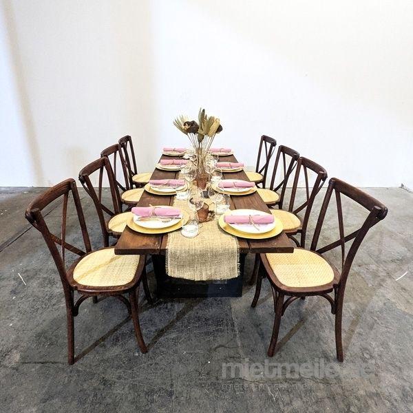 Stühle mieten & vermieten - Exklusiver Crossback Stuhl mieten – Rustikaler Holzstuhl für Vintage-Hochzeiten & Events in Wuppertal