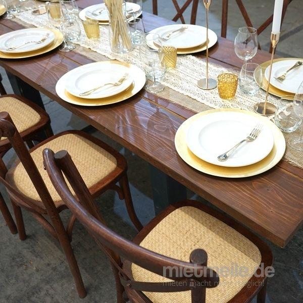 Stühle mieten & vermieten - Exklusiver Crossback Stuhl mieten – Rustikaler Holzstuhl für Vintage-Hochzeiten & Events in Wuppertal