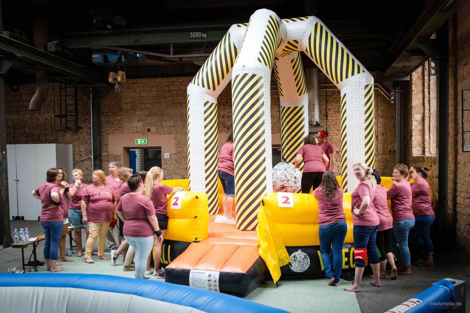 weitere Eventmodule mieten & vermieten - Wrecking Ball / Pendelball / Swing Off / Riesenpendel / Hüpfburg / Menschenkegel in Sankt Ingbert