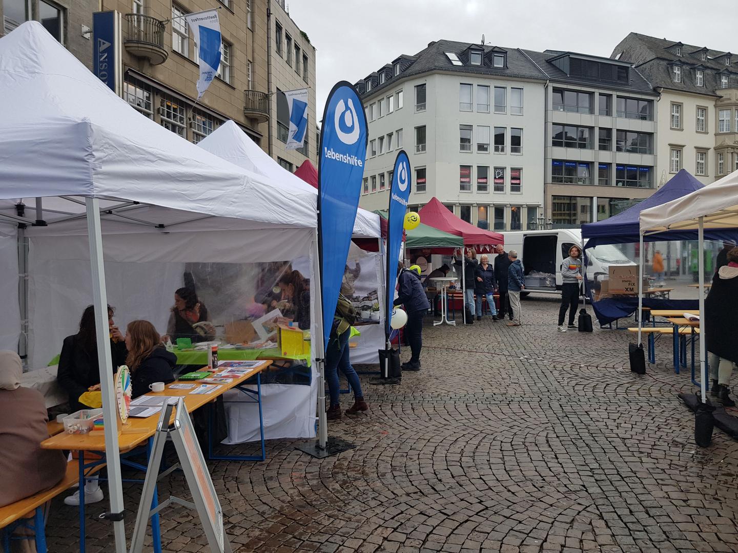 Bierzeltgarnitur mieten & vermieten - Festzeltgarnitur XXL  mit 220x70cm Tisch in Bonn