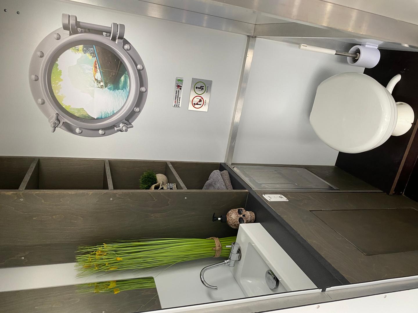 Junggesellenabschied mieten & vermieten - Junggesellenabschied, Geburtstagsparty für bis zu 23 Personen auf dem Partyboot/Partyfloß in Oberhausen