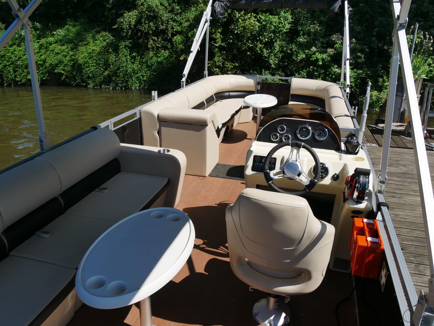 Junggesellenabschied mieten & vermieten - Junggesellenabschied, Geburtstagsparty für bis zu 23 Personen auf dem Partyboot/Partyfloß in Oberhausen