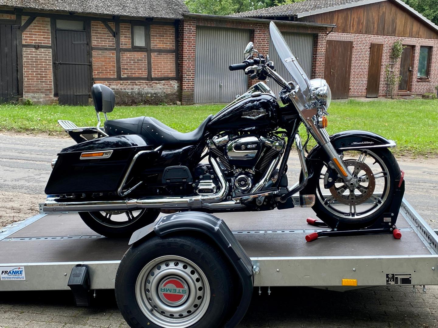 Motorradanhänger mieten & vermieten - Motorradanhänger mieten – 100 km/h – absenkbar von STEMA 🏍️ in Buchholz in der Nordheide