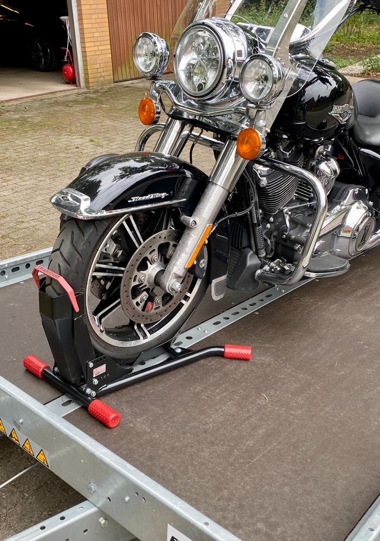 Motorradanhänger mieten & vermieten - Motorradanhänger mieten – 100 km/h – absenkbar von STEMA 🏍️ in Buchholz in der Nordheide