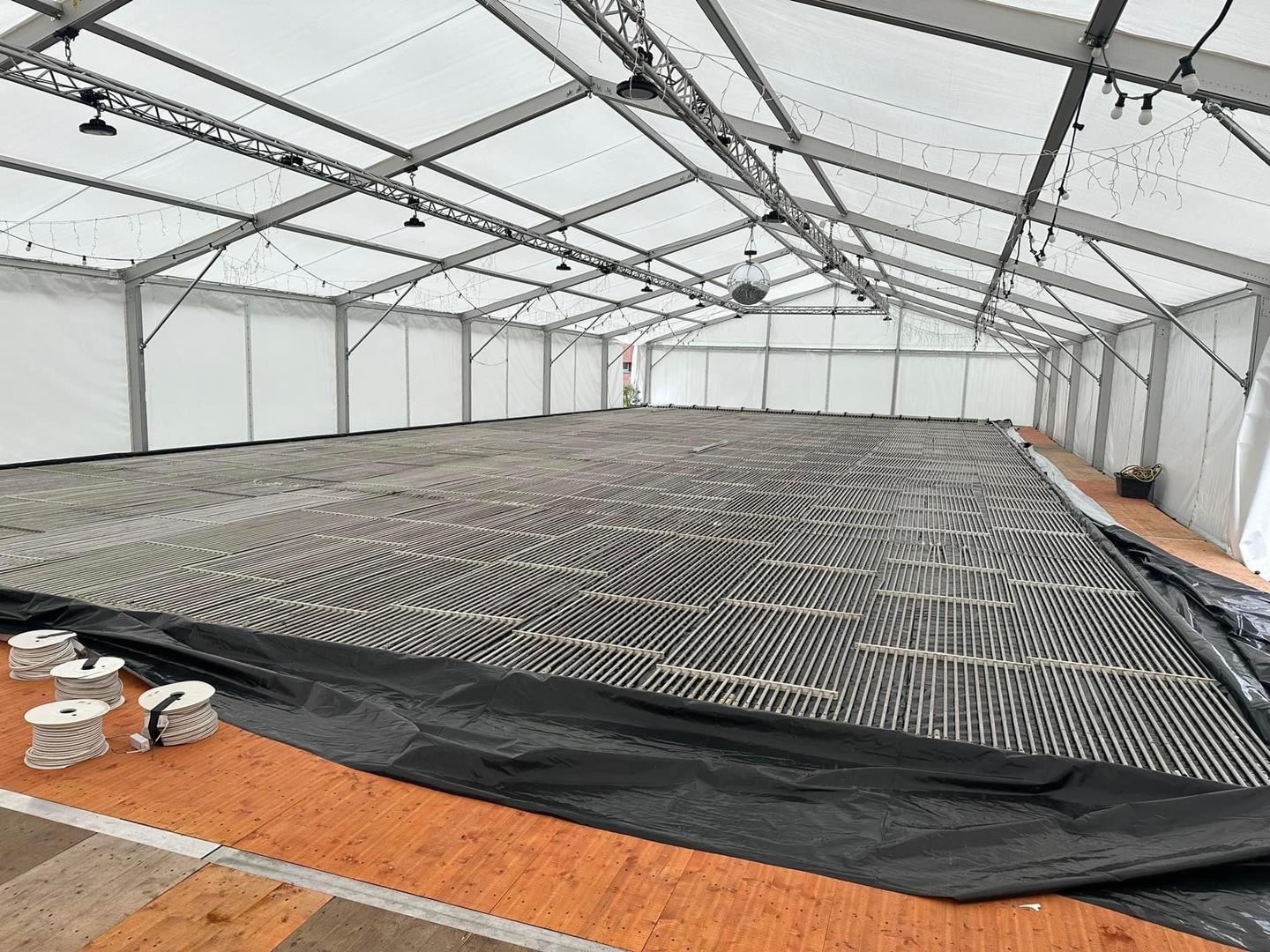 Festzelt mieten & vermieten - RÖDER Festzelt 50,00 x 15,00 Meter mit 3 Meter Seitenhöhe WINDLASTZONE 4 ZELT in Wismar
