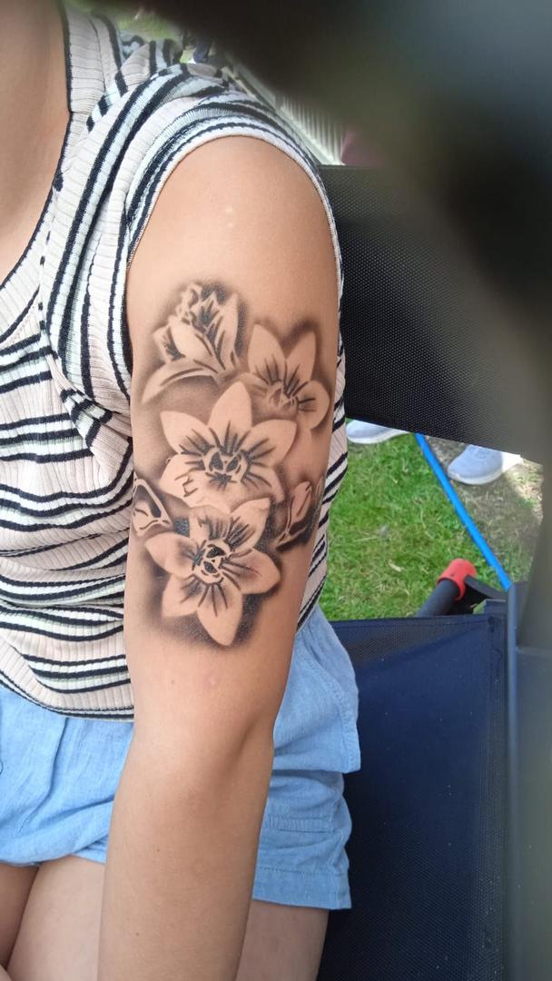 Kinderschminken mieten & vermieten - Kinderschminken, Glitzertattoos, Airbrushtattoos, Glitzerbar, Eventbausteine, Sandbildworkshop in Banzkow