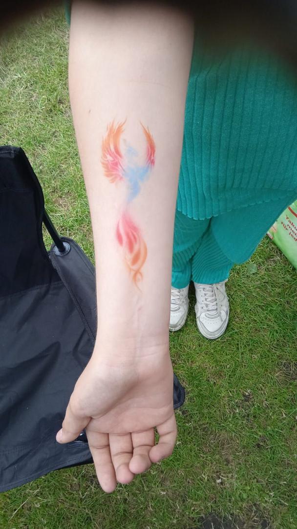 Kinderschminken mieten & vermieten - Kinderschminken, Glitzertattoos, Airbrushtattoos, Glitzerbar, Eventbausteine, Sandbildworkshop in Banzkow