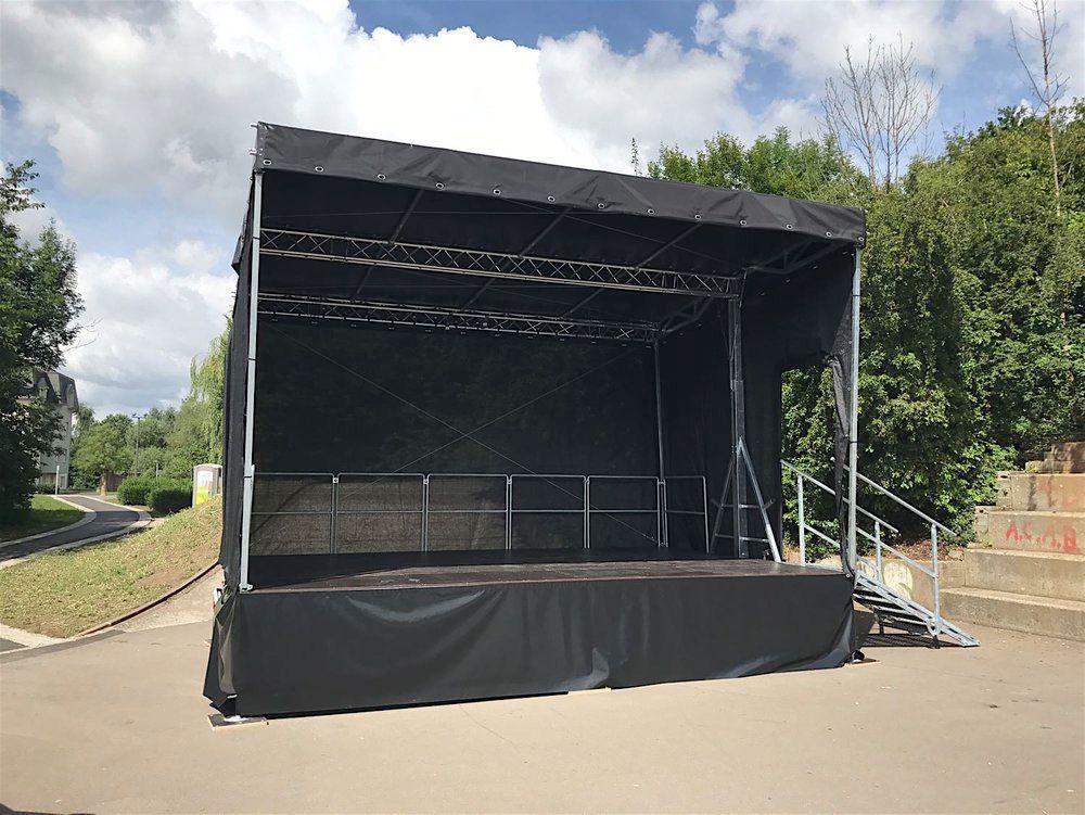 Bühne mieten & vermieten - Trailerbühne für Open-Air-Events – mobile Bühne für Tagesveranstaltungen in Langenhagen