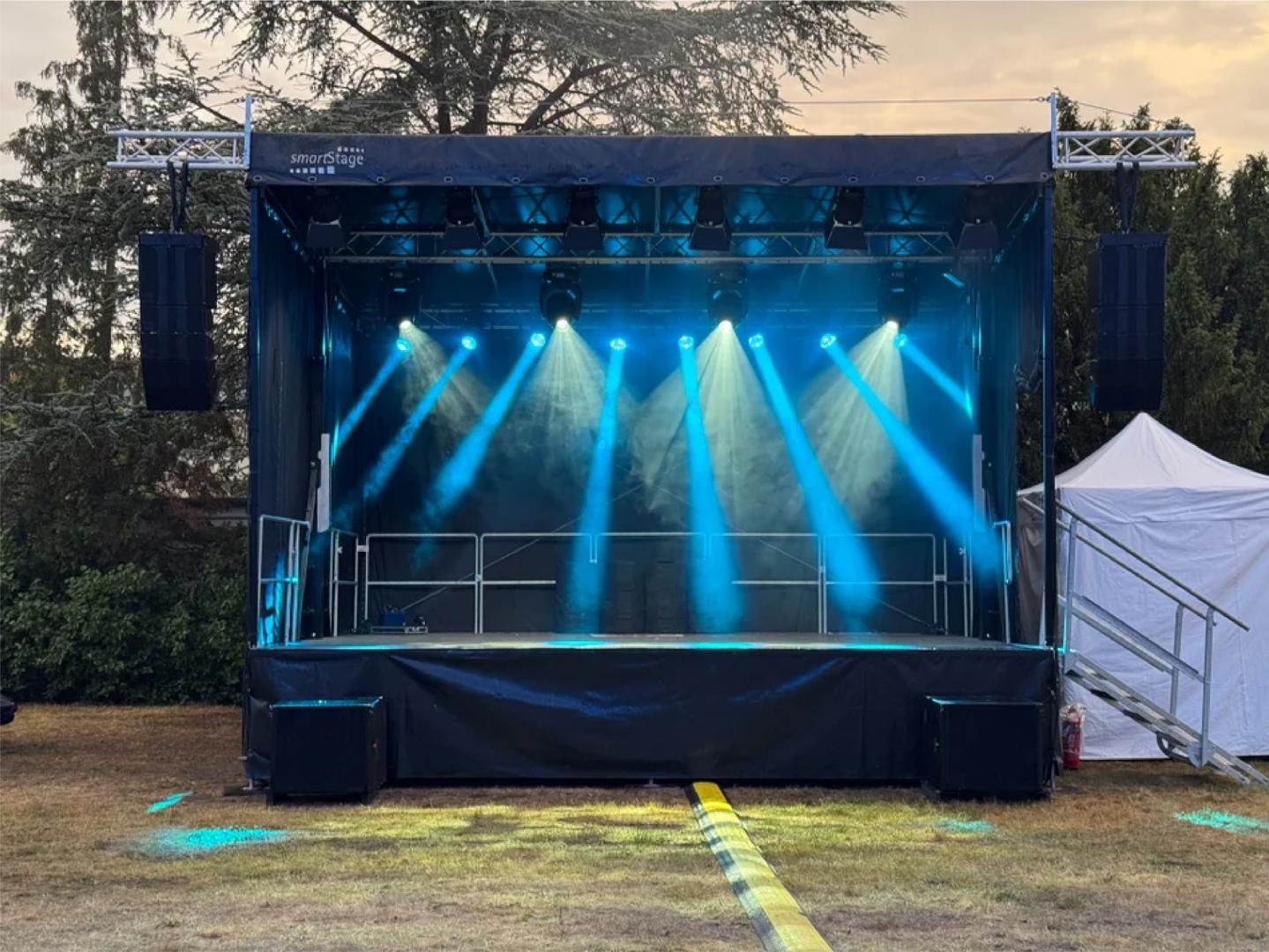 Bühne mieten & vermieten - Trailerbühne für Open-Air-Events – mobile Bühne für Tagesveranstaltungen in Langenhagen