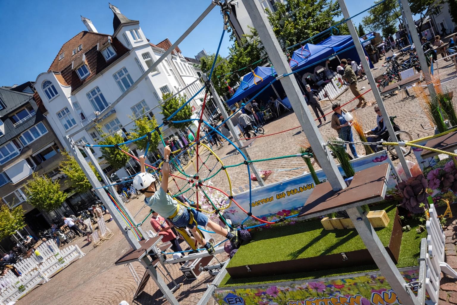Klettergeräte mieten & vermieten - Klettern auf der Blumenwiese – der mobile Kinderhochseilgarten - Frühlingserwachen - Gartenschaus in Bramsche