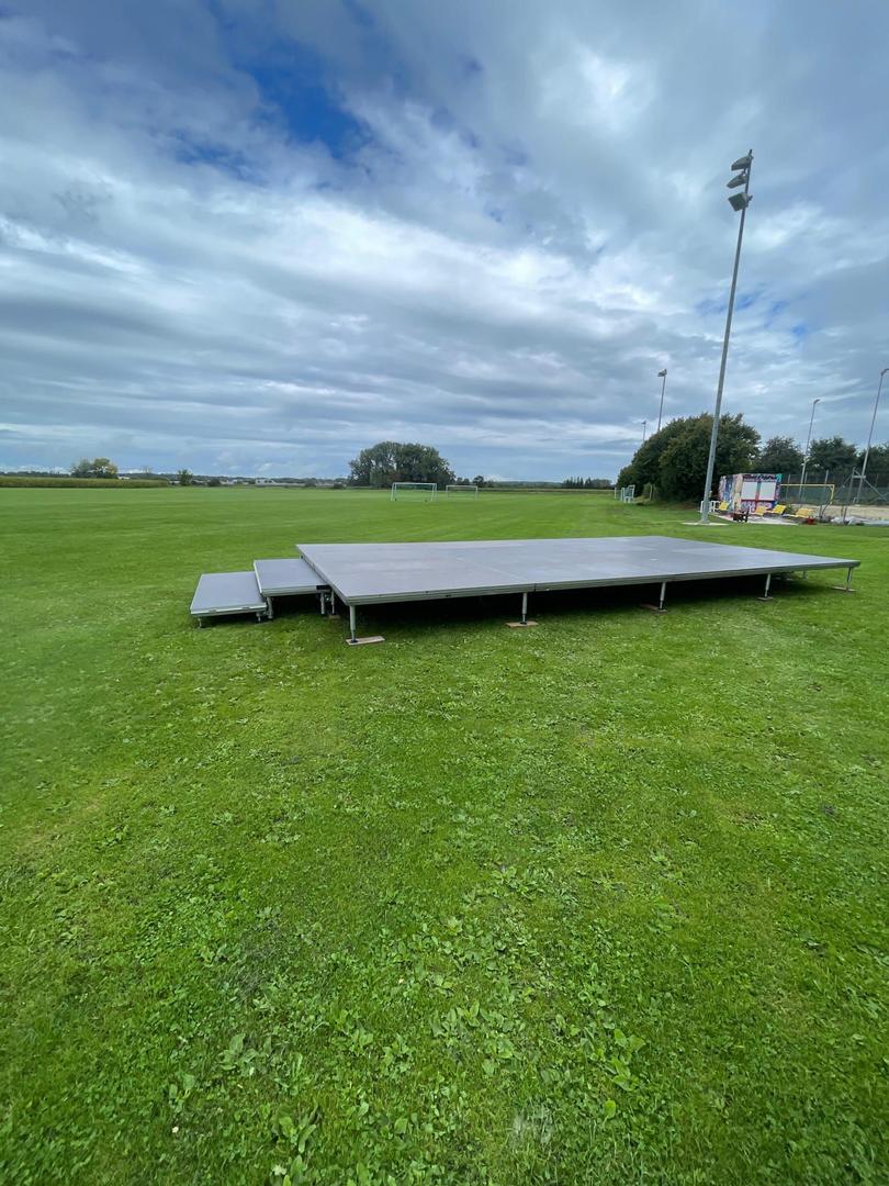 Bauzaun mieten & vermieten - Bühnenpodeste & Bühnen mieten – flexibel & professionell! in Niedertaufkirchen