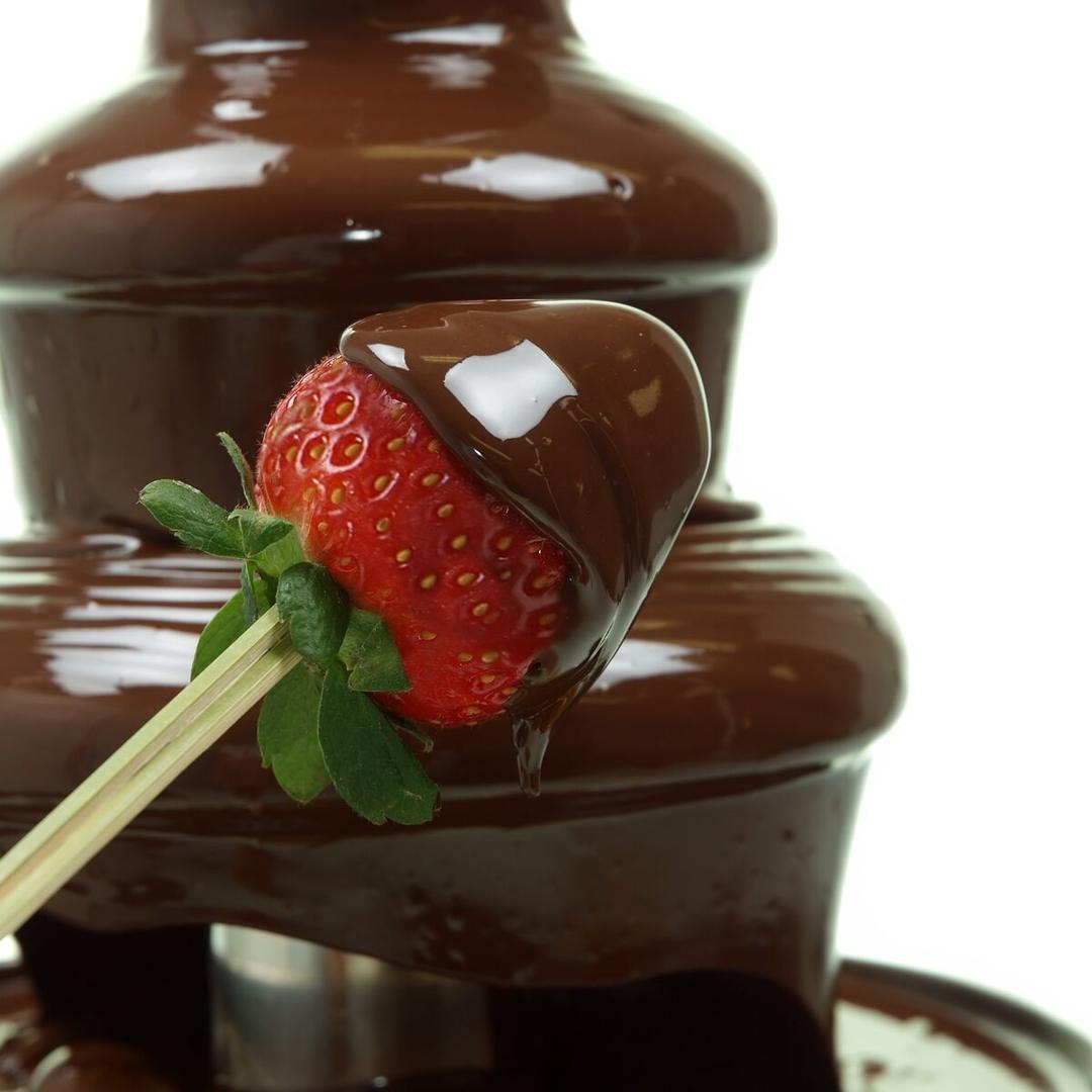 Schokobrunnen mieten & vermieten - Schokobrunnen 8 kg Schokoladenbrunnen Schokofontäne geschmolzene Schokolade 250 Watt 6 Etagen in Elsdorf (Rheinland)