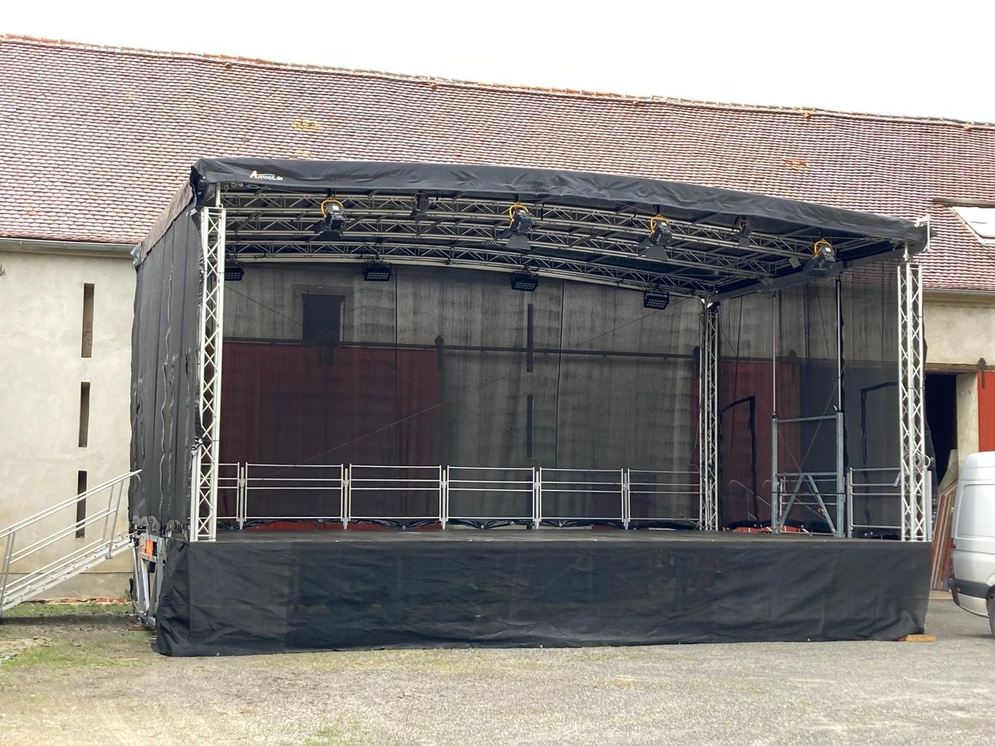 Bühne mieten & vermieten - Mobile Bühne OpenAir Stage 10x8m 10x6m 8x6m Trailerbühne (48m², 60m² & 80m²) Anhängerbühne Festival in Bautzen