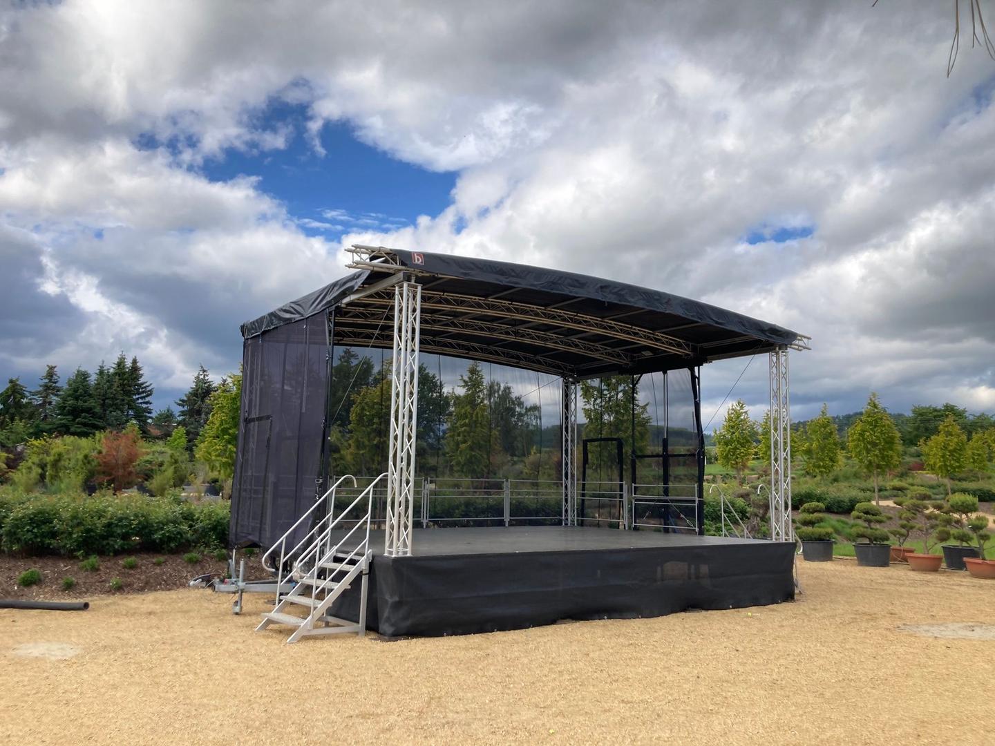 Bühne mieten & vermieten - Mobile Bühne OpenAir Stage 10x8m 10x6m 8x6m Trailerbühne (48m², 60m² & 80m²) Anhängerbühne Festival in Bautzen