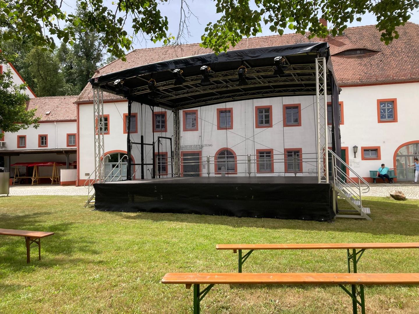 Bühne mieten & vermieten - Mobile Bühne OpenAir Stage 10x8m 10x6m 8x6m Trailerbühne (48m², 60m² & 80m²) Anhängerbühne Festival in Bautzen
