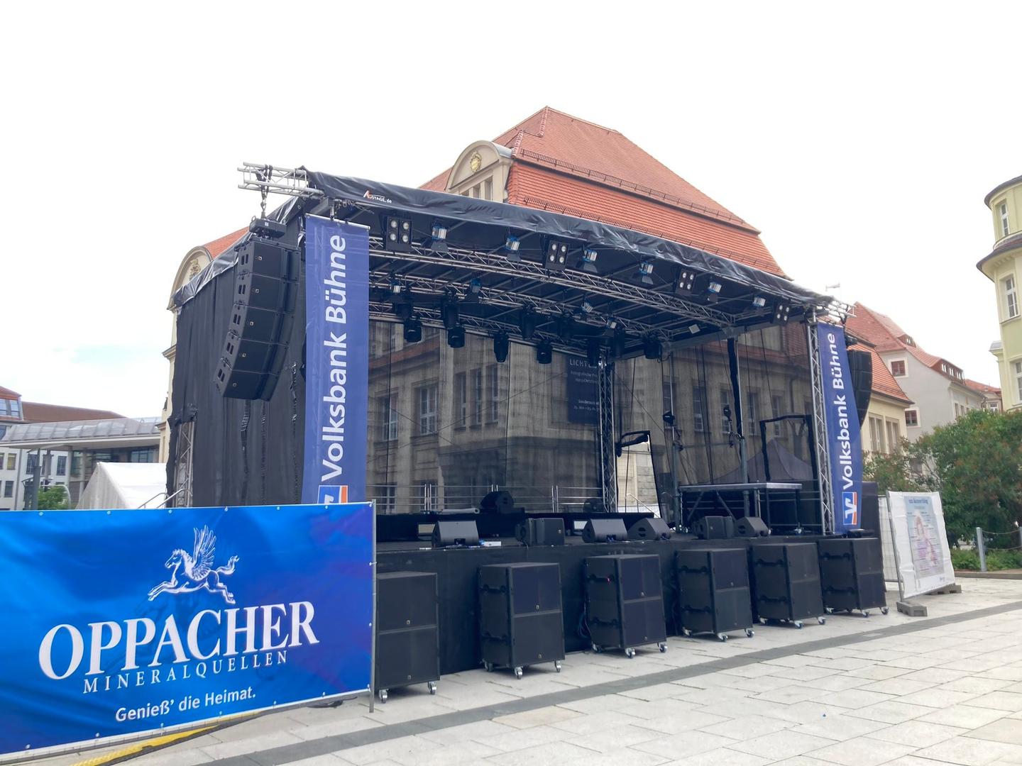 Bühne mieten & vermieten - Mobile Bühne OpenAir Stage 10x8m 10x6m 8x6m Trailerbühne (48m², 60m² & 80m²) Anhängerbühne Festival in Bautzen