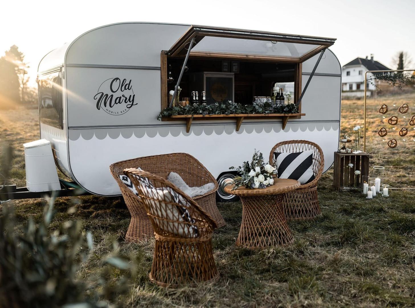 Cocktailbar mieten & vermieten - Vintage Caravanbar / Mobile Bar mieten – Hochzeiten & Events in Urbach