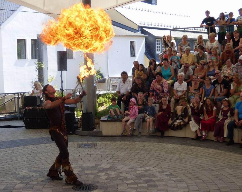 Feuershow mieten & vermieten - Feuershow Robaria mit Schlangen - Indoor in Gera